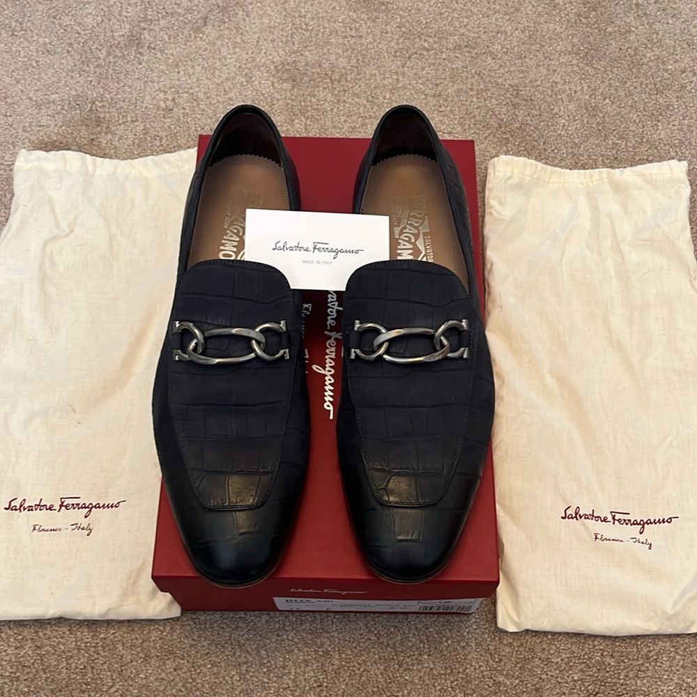 Salvatore Ferragamo Boy Chain Bit Dark Blue Croc-Textured Leather Loafer Size 11